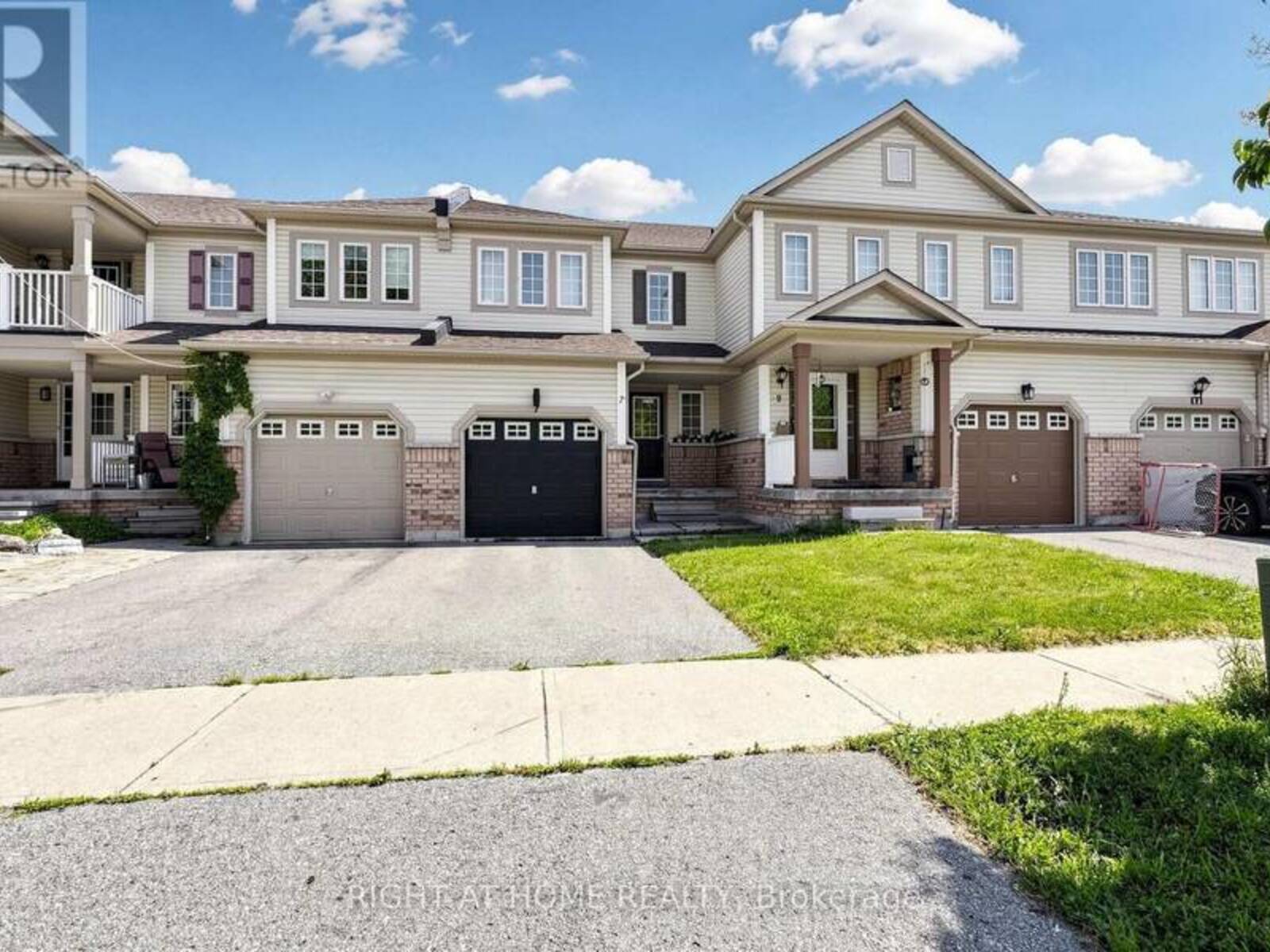 7 MACMILLAN AVENUE, Whitby, Ontario L1R 3H4