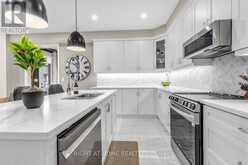 12 HEARTHWOOD GATE | Whitchurch-Stouffville Ontario | Slide Image Eight