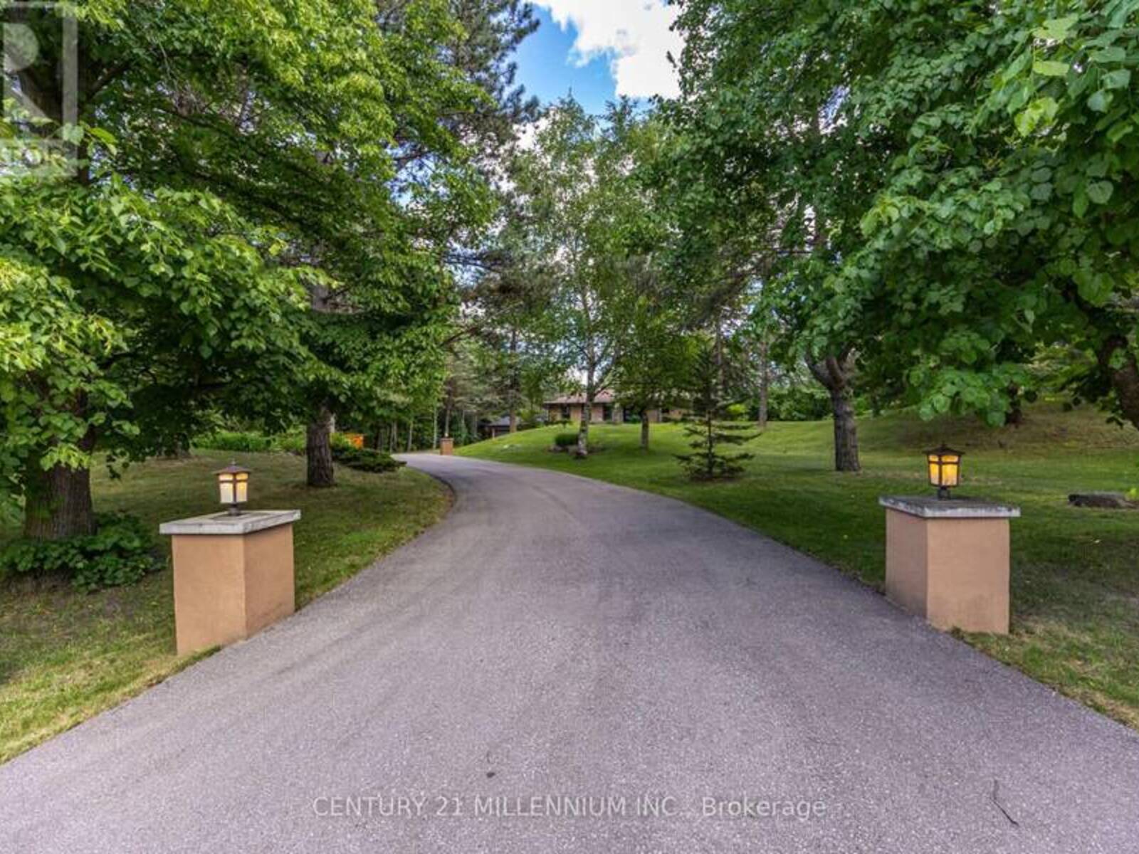 44 GIBSON LAKE DRIVE, Caledon, Ontario L7E 4B2