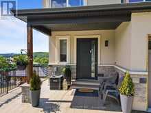 21 HORIZON LANE | Huntsville Ontario | Slide Image Three
