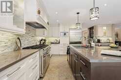 25 QUEENSBOROUGH CRESCENT | Toronto Ontario | Slide Image Twelve