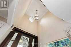 25 QUEENSBOROUGH CRESCENT | Toronto Ontario | Slide Image Six