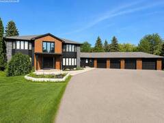 372 BURNS BOULEVARD King Ontario, L7B 1E1