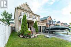 62 BROOKVIEW DRIVE | Bradford West Gwillimbury Ontario | Slide Image Three