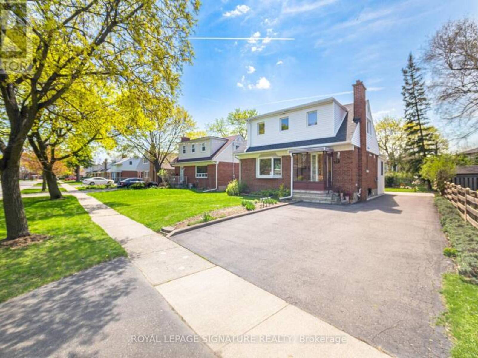 18 ERLESMERE AVENUE, Brampton, Ontario L6W 2T5