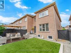 37 LACEBARK COURT Brampton Ontario, L6R 3M7