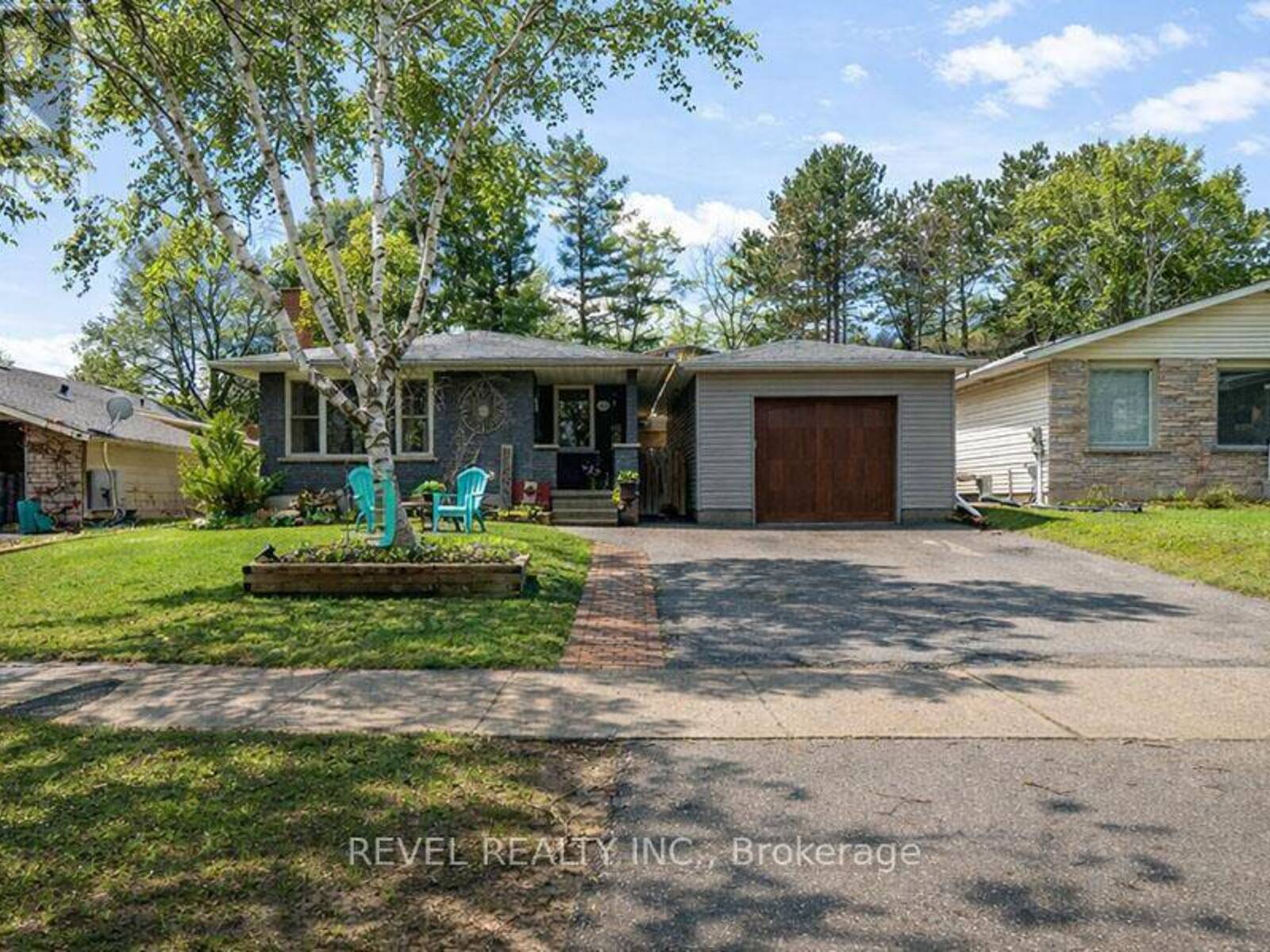 102 CENTURY HILL DRIVE, Kitchener, Ontario N2E 2H8