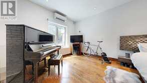 819 DUNDAS STREET W | Toronto Ontario | Slide Image Nineteen