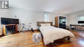 819 DUNDAS STREET W | Toronto Ontario | Slide Image Twenty