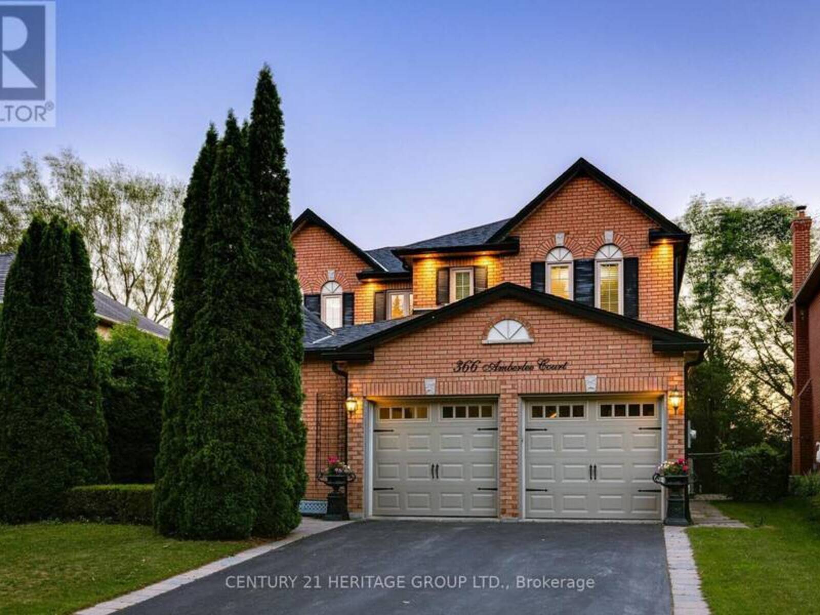 366 AMBERLEE COURT, Newmarket, Ontario L3X 1E7