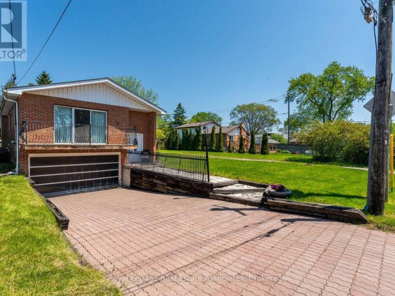 1069 ALEXANDRA AVENUE, Mississauga, Ontario L5E 2A1