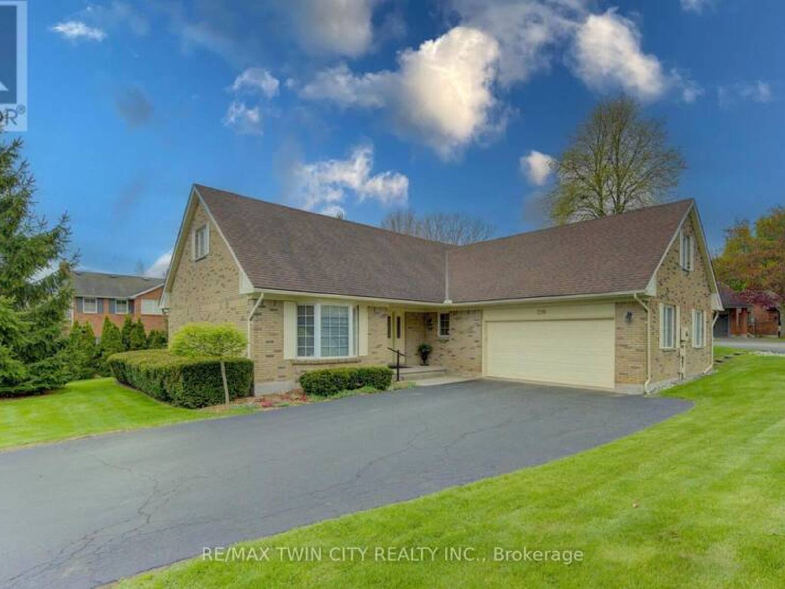 298 ROXTON DRIVE, Waterloo, Ontario N2T 1R5