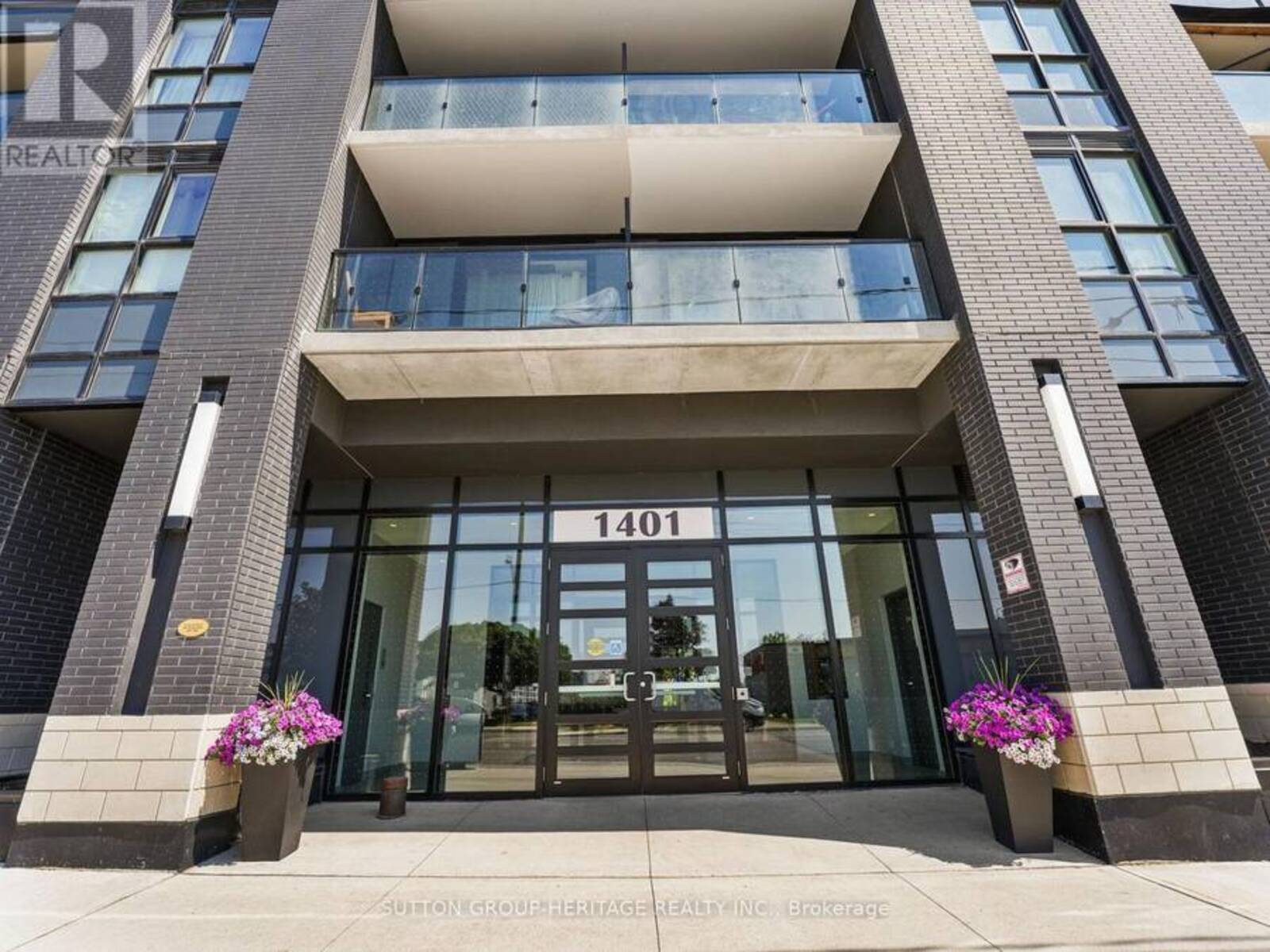 702 - 1401 O'CONNOR DRIVE, Toronto, Ontario M4B 2B5