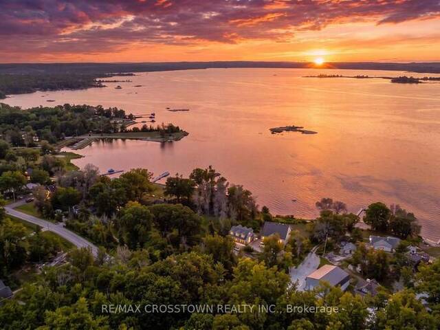 42 BLUFF POINT ROAD Waubaushene Ontario, L0K 2C0 - 6 Bedrooms Waterfront Home For sale