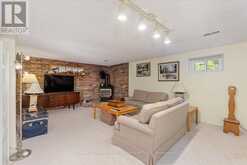 2 CORBETT CRESCENT | Aurora Ontario | Slide Image Sixteen