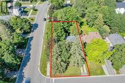 2 CORBETT CRESCENT | Aurora Ontario | Slide Image Three