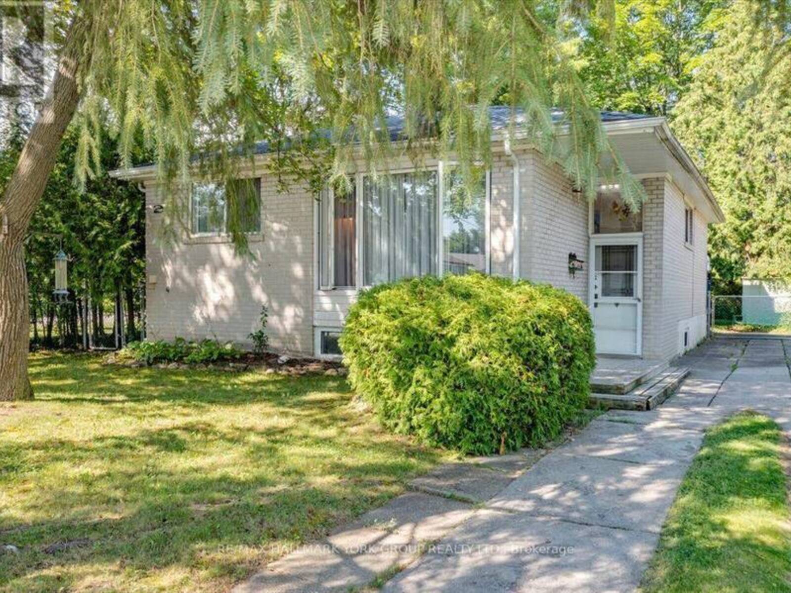 2 CORBETT CRESCENT, Aurora, Ontario L4G 2G1