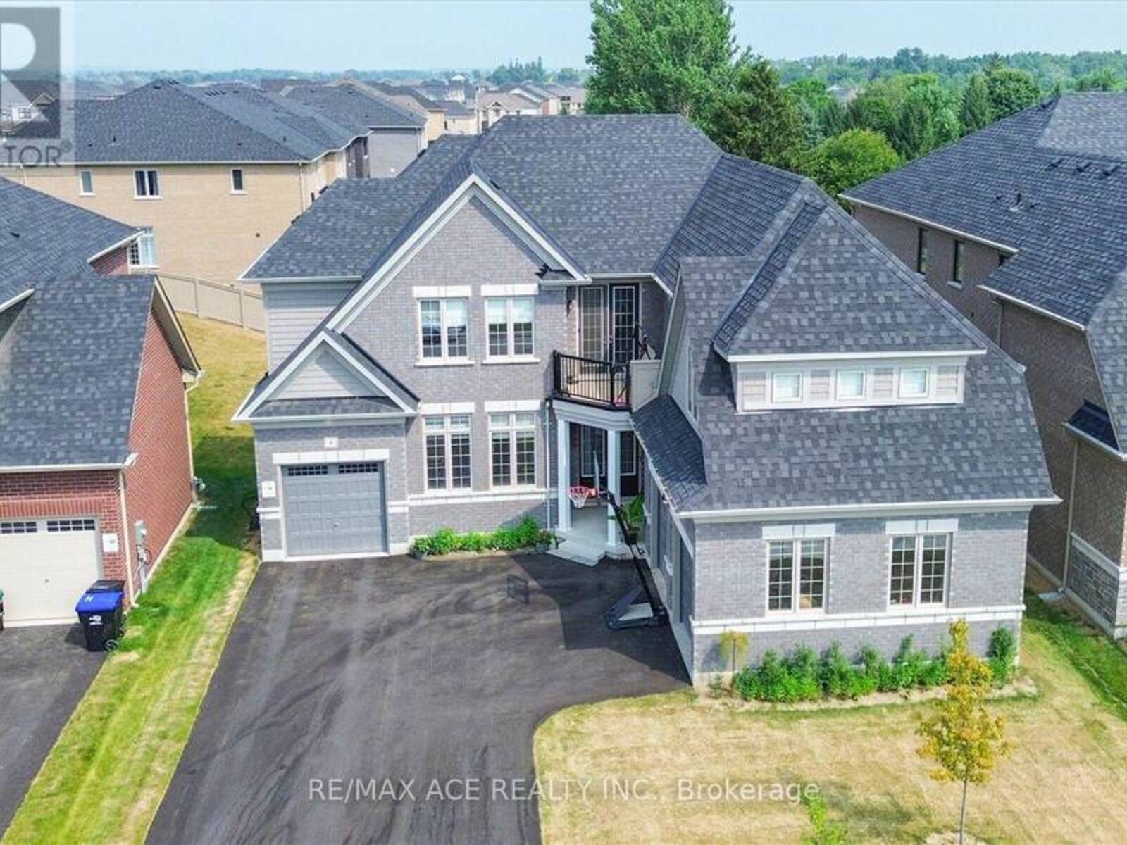 4 EMERALD GROVE, New Tecumseth, Ontario L0G 1W0