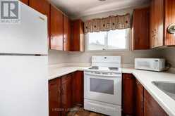 22 QUEEN VICTORIA STREET W | Madoc Ontario | Slide Image Ten