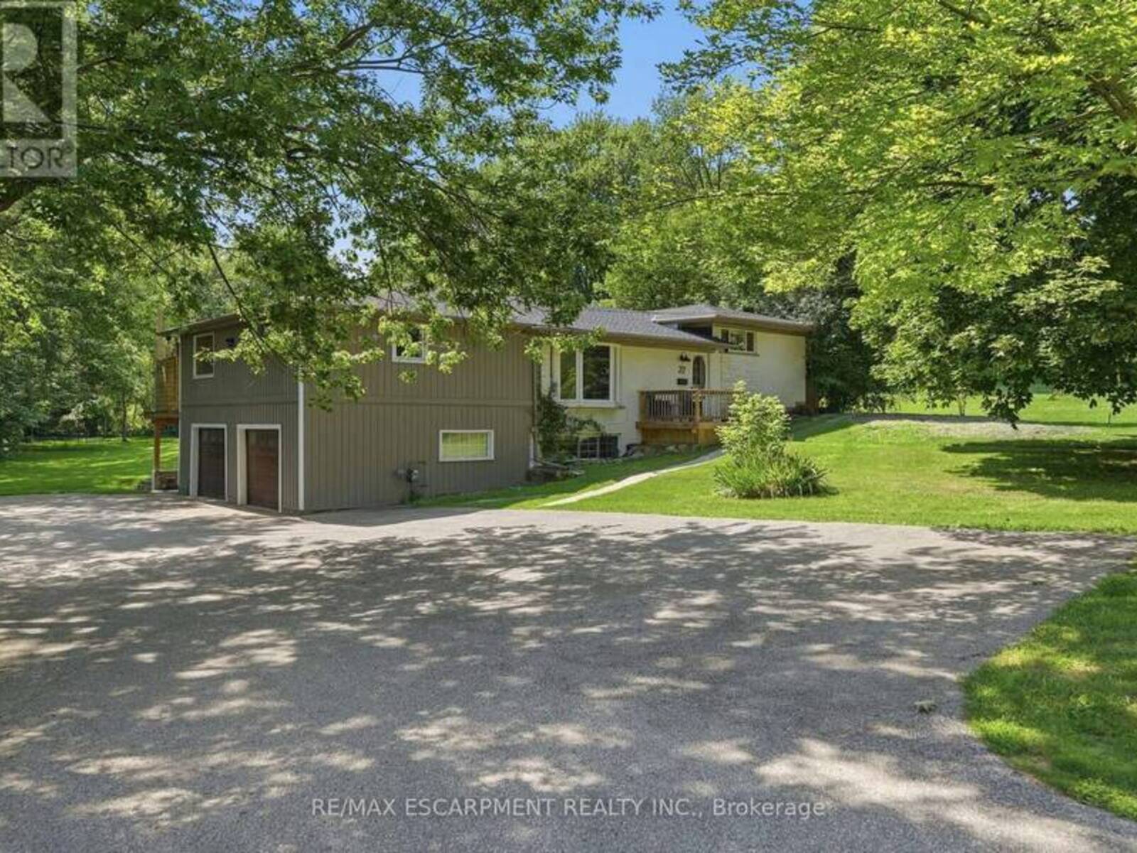 22 ROSEBOUGH STREET, Dundas, Ontario L9H 5C5