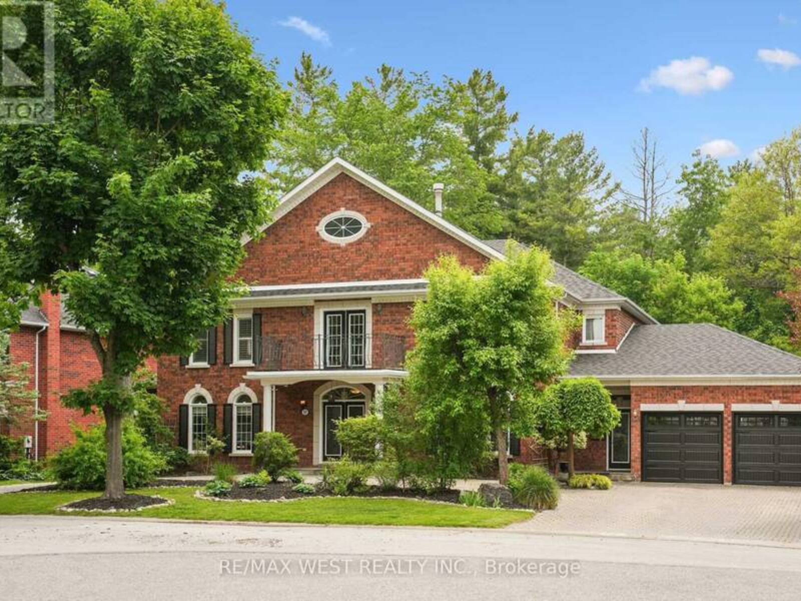 81 WOODVIEW DRIVE, Pickering, Ontario L1V 1L1