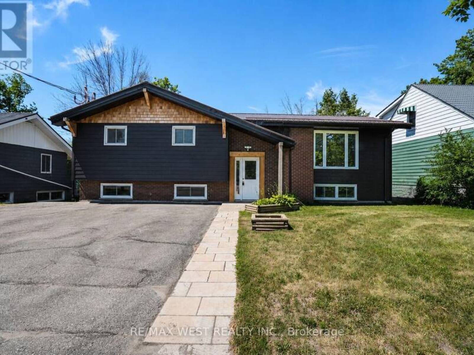 571 HIGH STREET, Orillia, Ontario L3V 4Y2