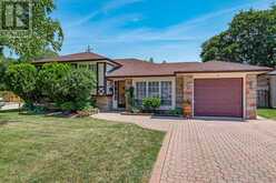 47 SHENDALE DRIVE | Toronto Ontario | Slide Image Three