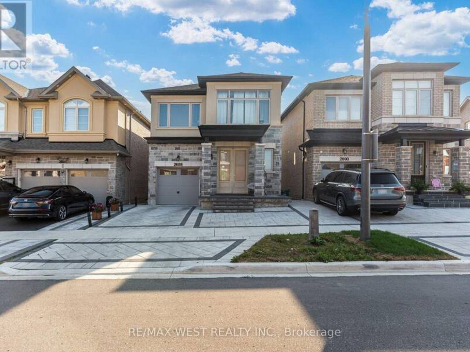 2688 SAPPHIRE DRIVE, Pickering, Ontario L1X 0G5