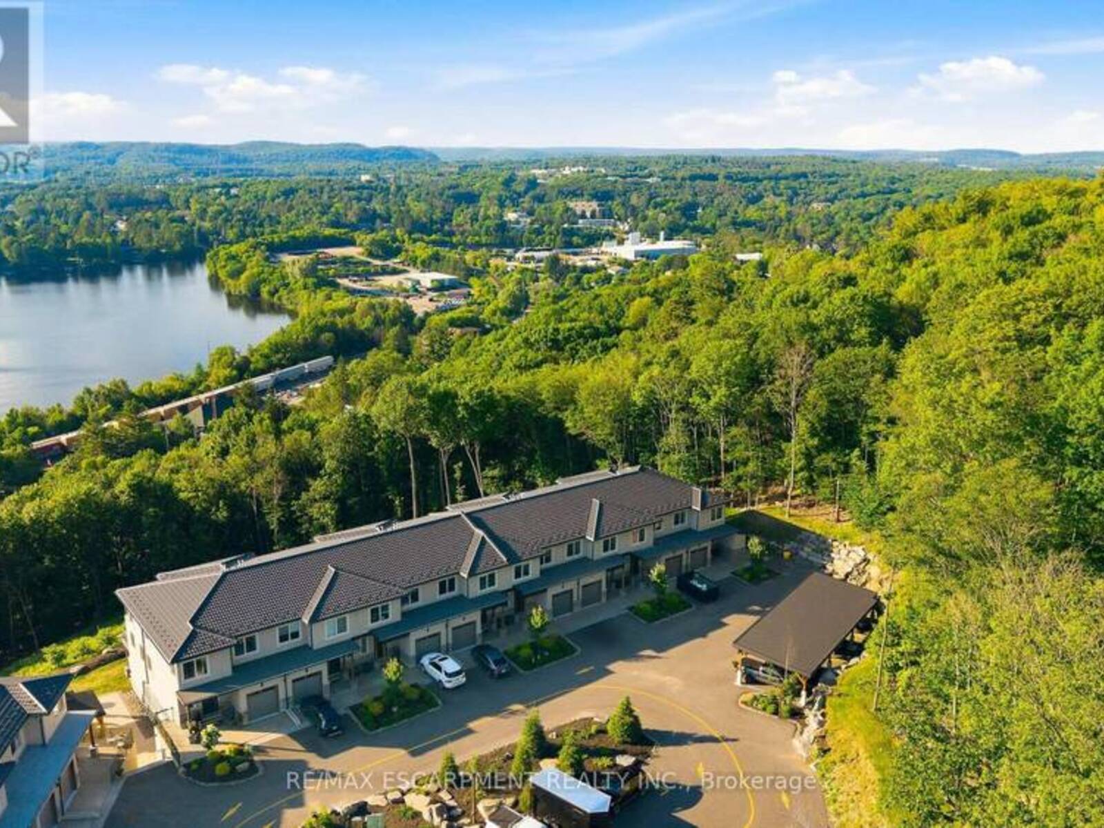 2 - 33 HORIZON LANE, Huntsville, Ontario P1H 1V5
