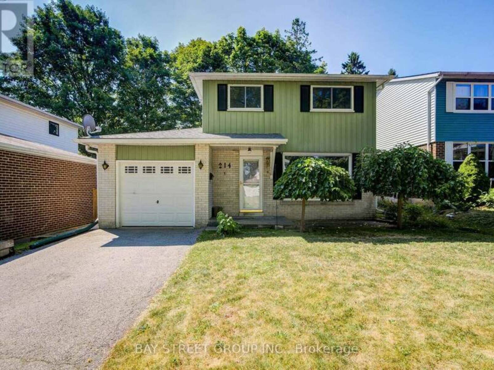 214 WILLIAM ROE BOULEVARD, Newmarket, Ontario L3Y 1B5