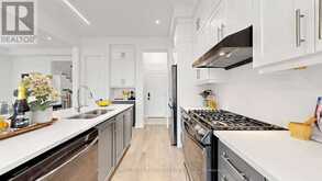 1527 VARELAS PASSAGE | Oakville Ontario | Slide Image Nine