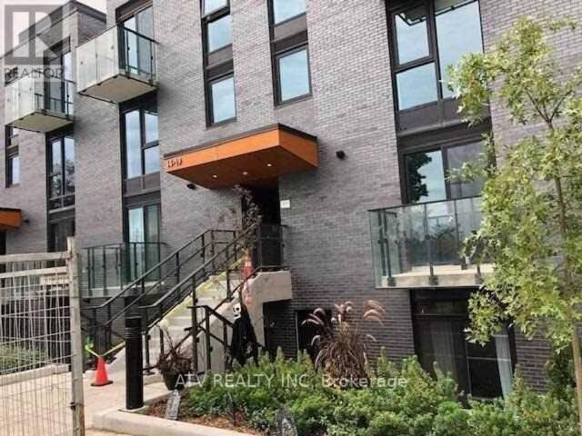 TH17 - 10 BRIN DRIVE Toronto Ontario, M8X 0B3 - 3 Bedrooms Condo For Sale