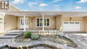 20 BLACKFOREST DRIVE | Richmond Hill Ontario | Slide Image Four