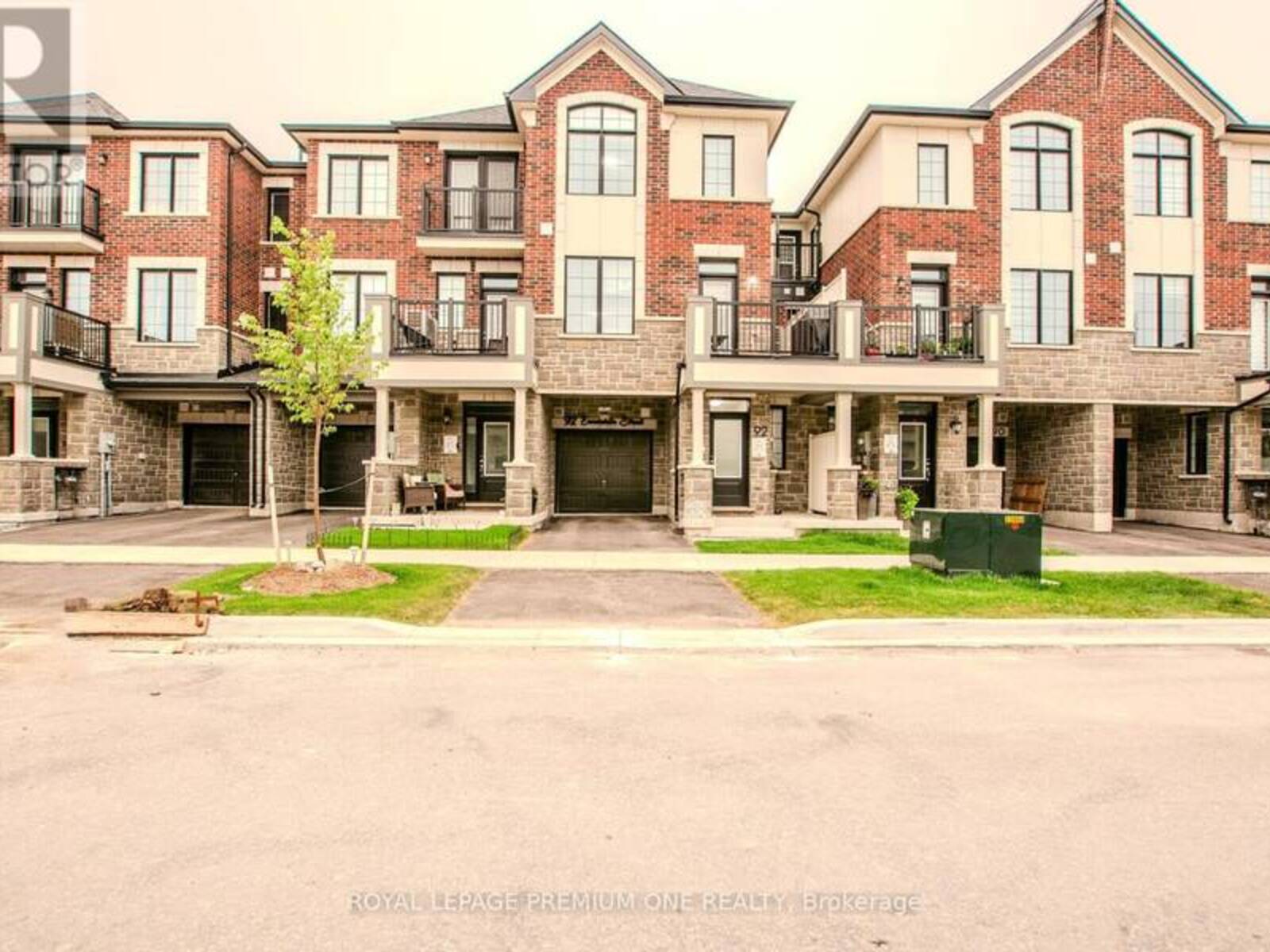 92 ENNERDALE STREET, Barrie, Ontario L9J 1A4
