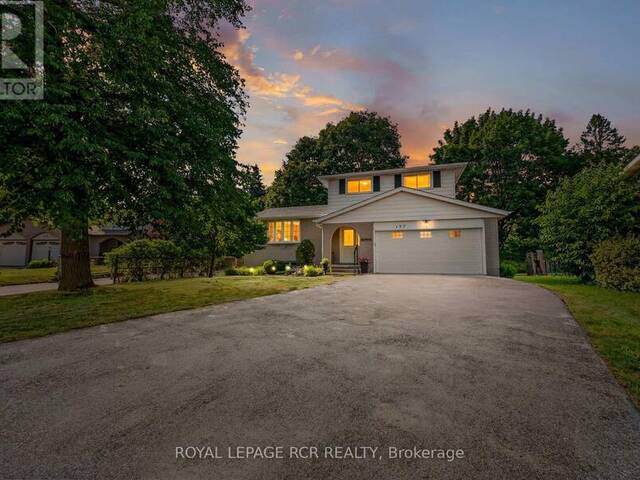 137 WHITE PINE CRESCENT Waterloo Ontario, N2V 1B3 - 4 Bedrooms Home For Sale