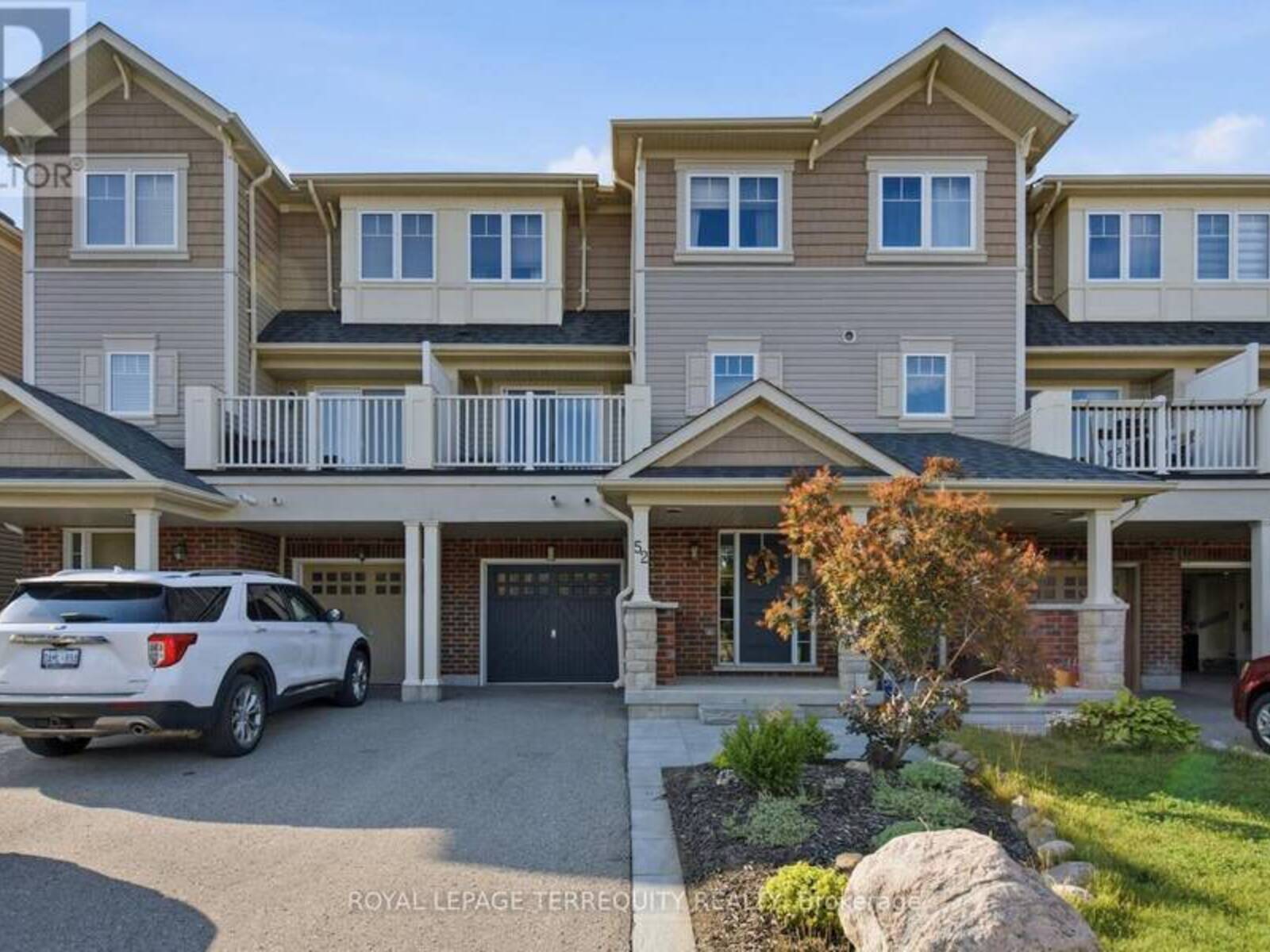52 ARTANIA STREET, Oshawa, Ontario L1L 0E6