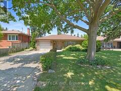 48 KENNARD AVENUE Toronto Ontario, M3H 4M1