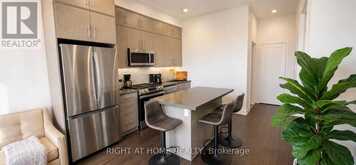 PH12 - 95 ONEIDA CRESCENT | Richmond Hill Ontario | Slide Image Six