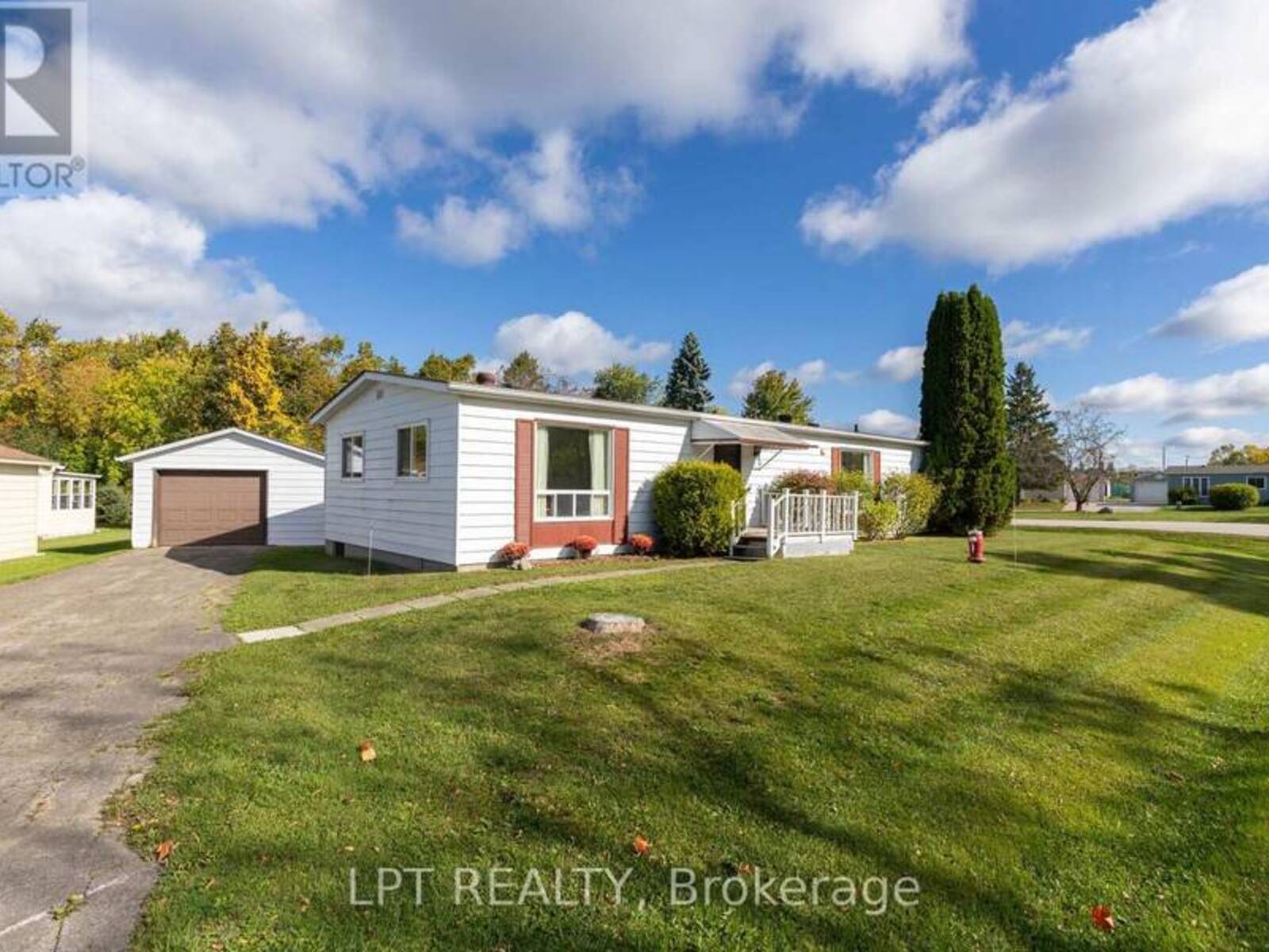 11 GENEVA COURT, Georgina, Ontario L0E 1R0