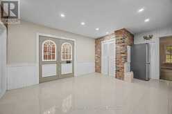 62 CENTRE STREET W | Richmond Hill Ontario | Slide Image Thirteen