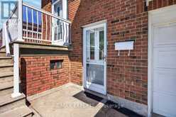 32 FIRENZA DRIVE | Toronto Ontario | Slide Image Three