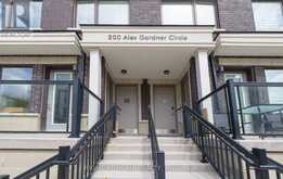 34 - 200 ALEX GARDNER CIRCLE | Aurora Ontario | Slide Image Three