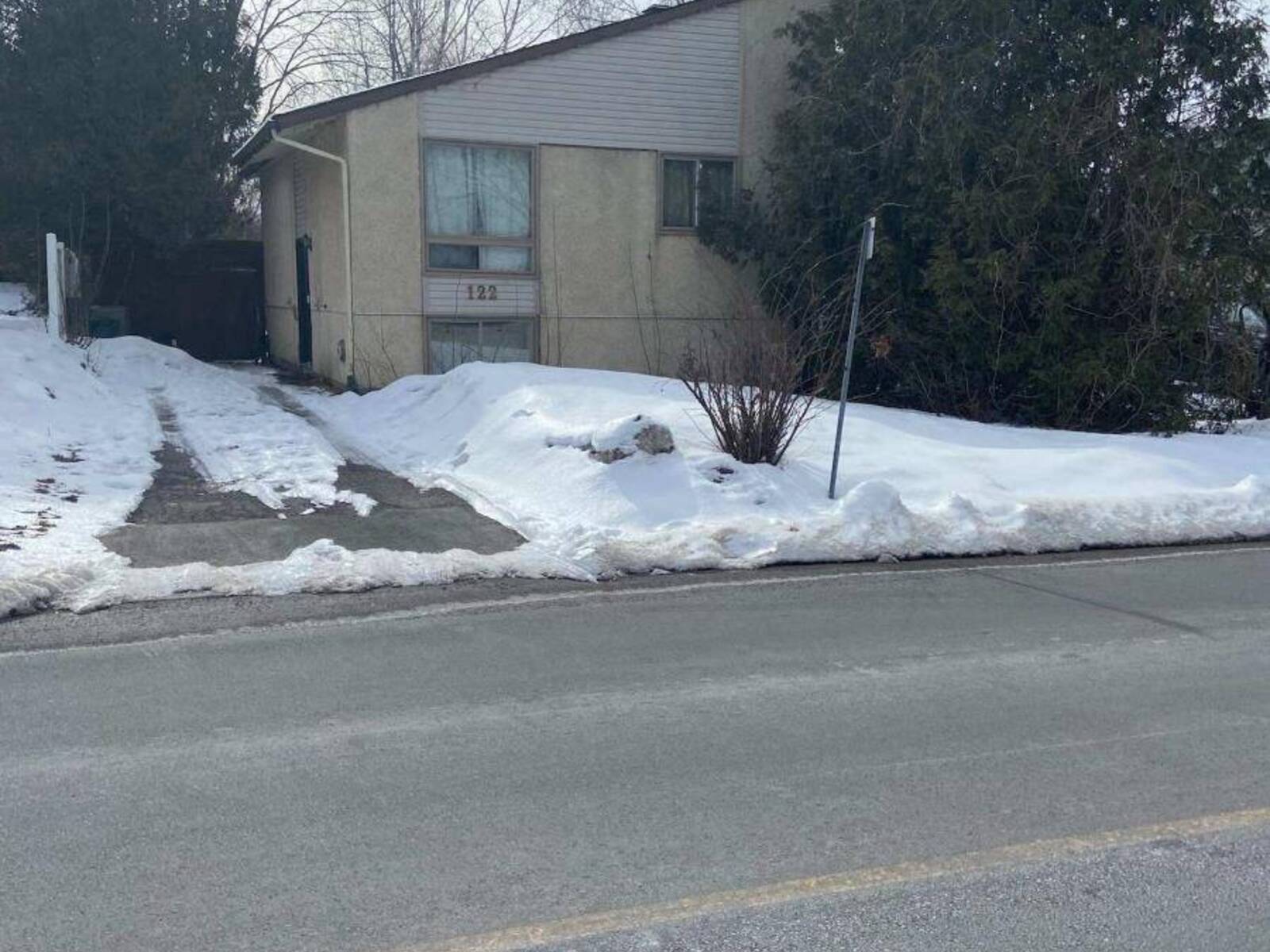 122 ROTHESAY DRIVE, Ottawa, Ontario K2L 1P1