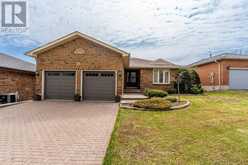 35 GIBBON DRIVE | Barrie Ontario | Slide Image Two