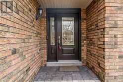 35 GIBBON DRIVE | Barrie Ontario | Slide Image Three