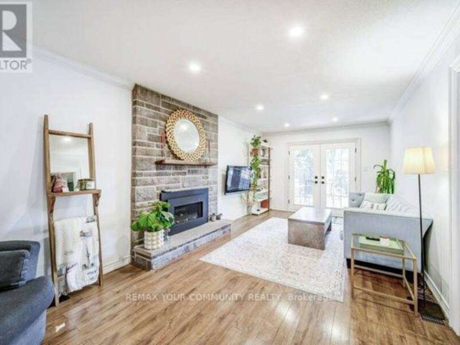 124 TYSON DRIVE, East Gwillimbury, Ontario L0G 1H0