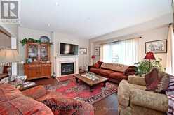 81 WOODBURY CRESCENT | Newmarket Ontario | Slide Image Eight