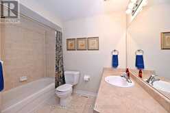 81 WOODBURY CRESCENT | Newmarket Ontario | Slide Image Thirty
