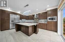 18 VINEYARD DRIVE | Brampton Ontario | Slide Image Sixteen