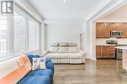 62 HELLIWELL CRESCENT | Richmond Hill Ontario | Slide Image Nine